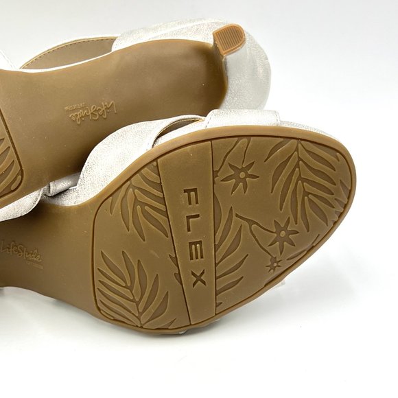 9W 9 WIDE Lifestride Women Mega Silver Metallic Faux Leather Sandals Heels Shoes - Picture 11 of 14